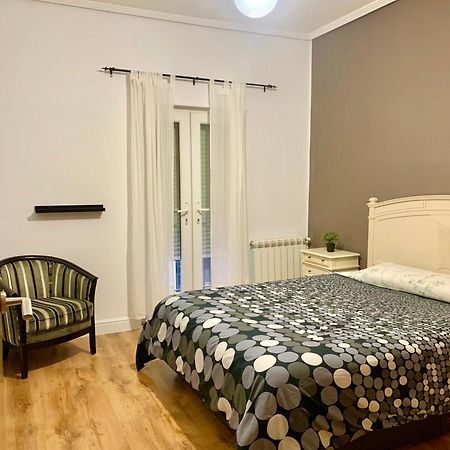 Antolin Yellow Door 폰페라다 외부 사진