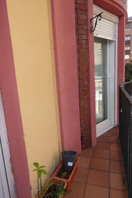 Antolin Yellow Door 폰페라다 외부 사진